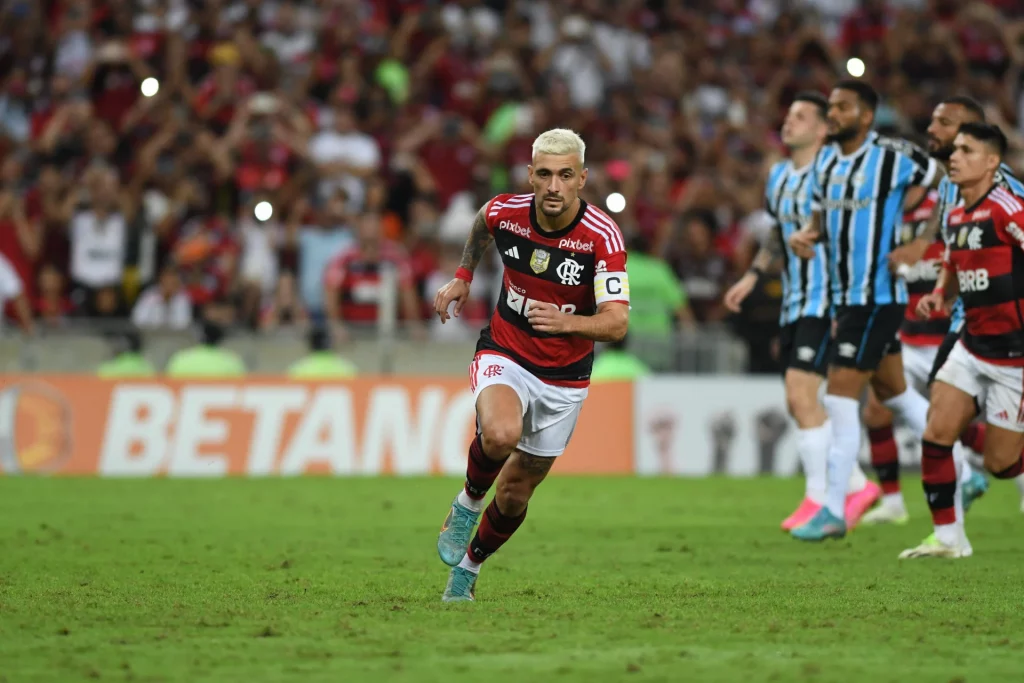 Reigning Copa do Brasil champions Flamengo, after beating Gremio, reached the final (video)