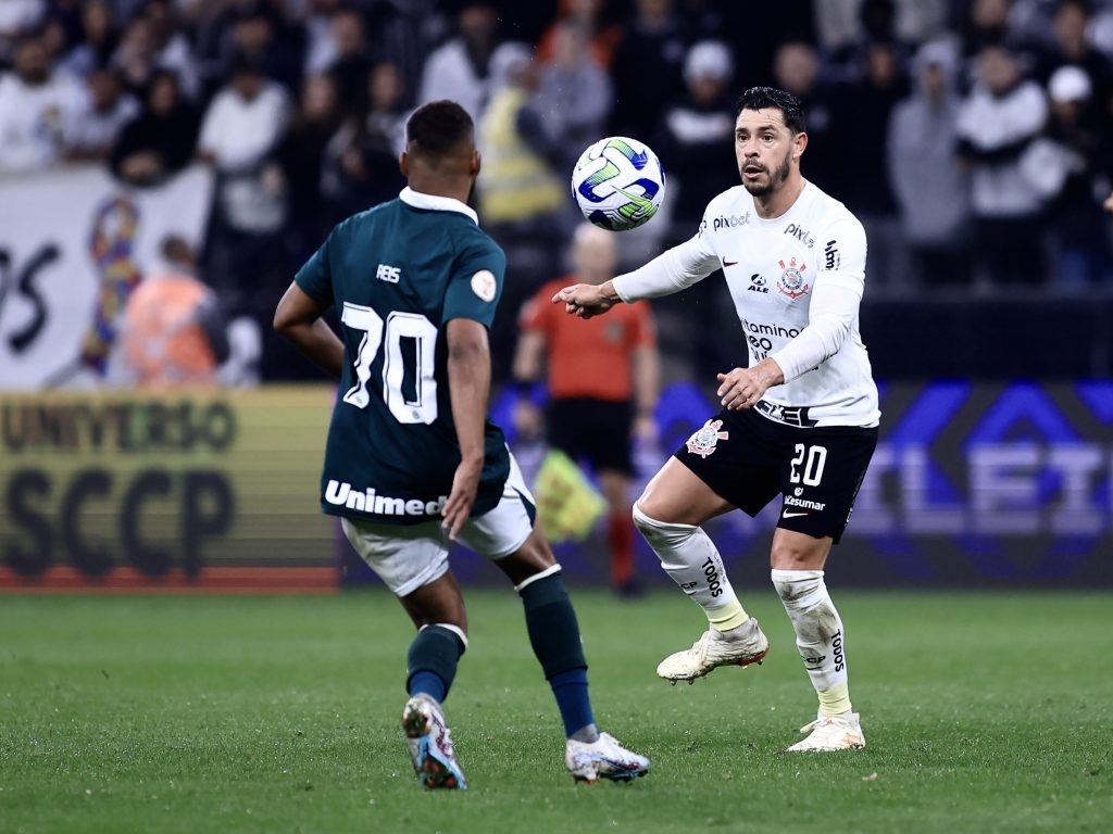 Two draws between Flamengo and Internacional and Corinthians and Goiás open the 21st round of the Serie A Brasileirão