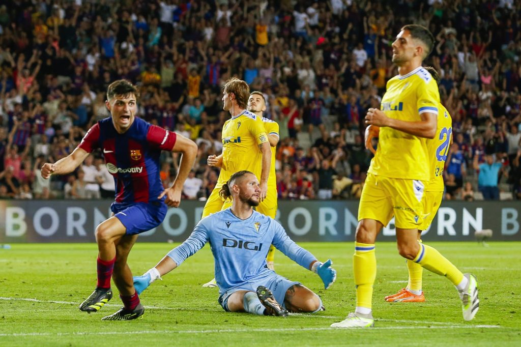 El Barcelona arrebató la victoria al Cádiz en las postrimerías del partido. El Atlético no marcó ante el Betis.