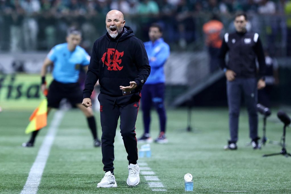 “Sampaoli hasn’t achieved anything in Brazil, he’s overrated”- The Argentine coach was criticized for recent events