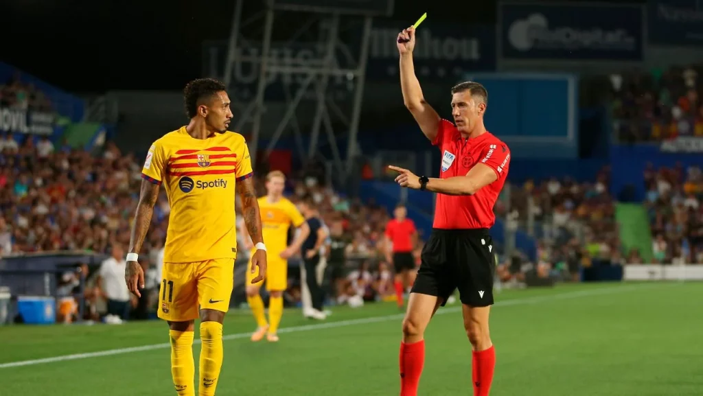El Barcelona gana 0-0 al Getafe (Rafinha y Xavi expulsados). Los brasileños trajeron la victoria al Betis – análisis de la 1ª jornada de Liga.
