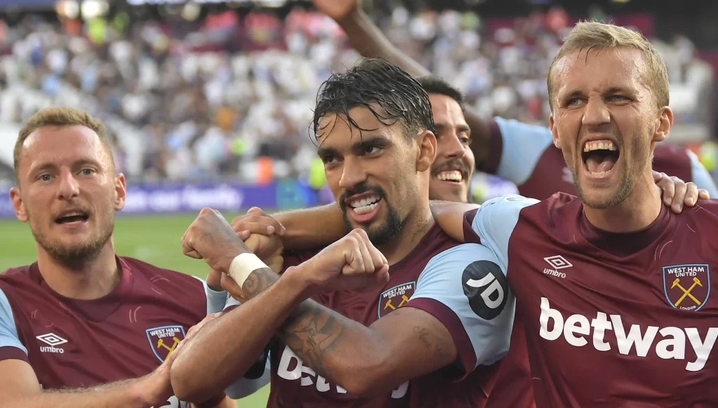 O West Ham venceu o Chelsea em minoria. E os desempenhos brasileiros em outros jogos da 2ª rodada da Premier League