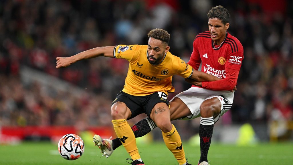 O gol de Rafael Varane salva o Manchester United que venceu o Wolves por 1 a 0 (vídeo)