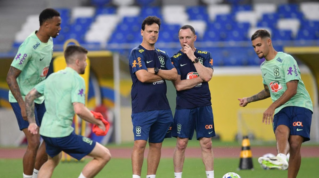 Seleção Brasileira de Futebol se prepara para as Eliminatórias da Copa do Mundo em meio a polêmicas e anúncios de convocação