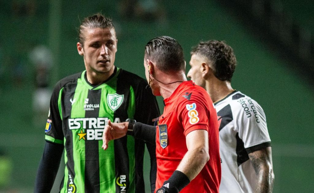 Comissão de Arbitragem da CBF justifica cartão vermelho de Maidana contra o Vasco da Gama; cita “uso excessivo de força” como causa