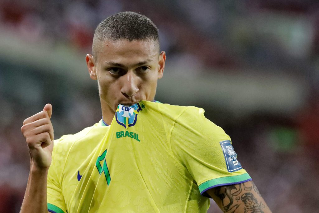 O atacante brasileiro Richarlison fala sobre suas dificuldades fora de campo e planeja procurar ajuda psicológica (vídeo)