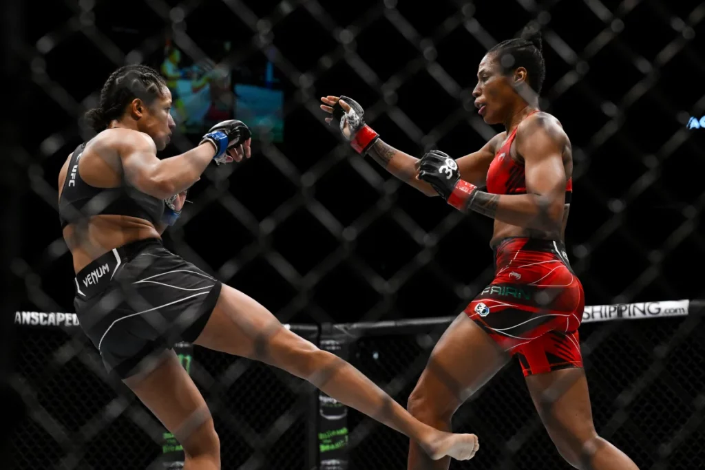Cirly Gane gana por nocaut técnico en el segundo asalto a Spivac, Firot estropea el debut de Namajunas en el peso mosca