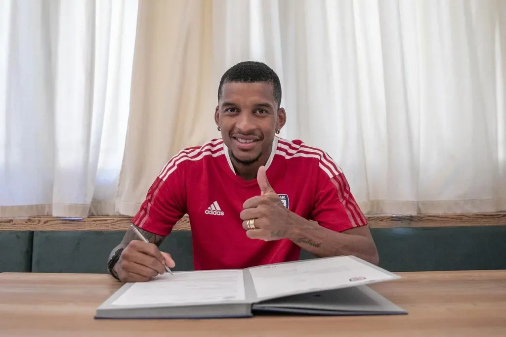 El Internacional, cerca de fichar al ex defensa del Inter Dalbert