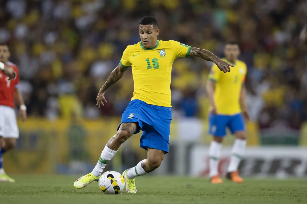 Fernando Diniz faces many problems with the full-back situation