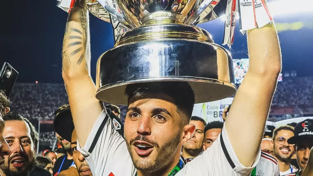 Barcelona monitors Brazilian prodigy Lucas Beraldo, São Paulo’s jewel