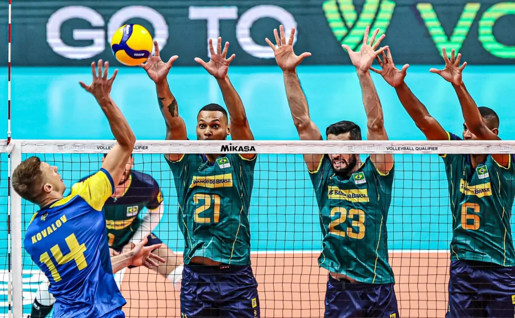 Brasil triunfa sobre a Ucrânia em confronto pré-olímpico de vôlei, garantindo o caminho para Paris 2024