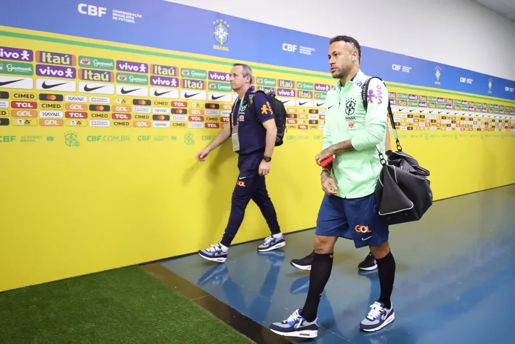 “I didn’t come here to take a vacation, I came to play for my country” – Neymar furious after a fan throws popcorn at him (video)
