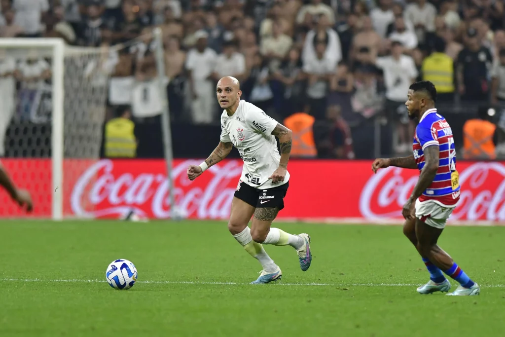 Fábio Santos, mítico lateral izquierdo del Corinthians, se plantea retirarse en 2023