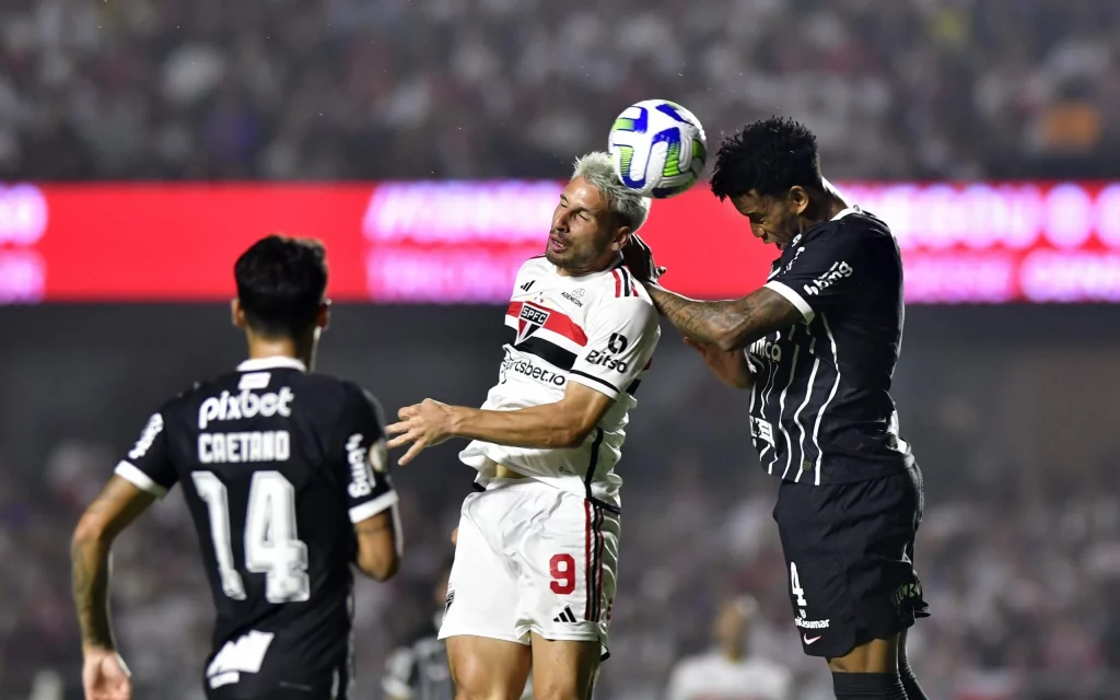 «Estamos contentos con muchas cosas que pasaron, sobre todo con el comportamiento táctico del equipo» – Menezes es optimista pese a la derrota por 2-1 ante el São Paulo