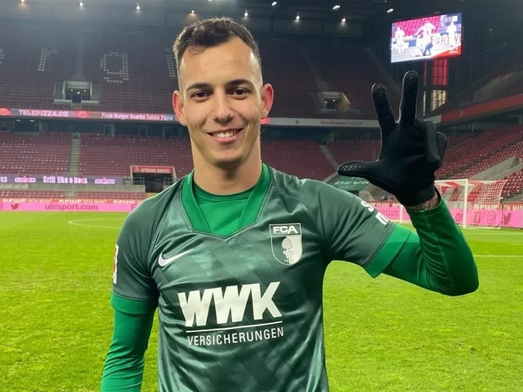 Lateral-esquerdo Iago expressa desejo de voltar ao Brasil após passagem pela Alemanha