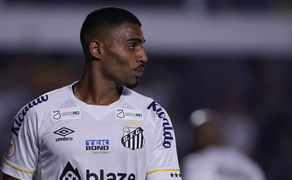 Santos defender Joaquim is attracting European attention, but the club is facing obstacles in negotiations