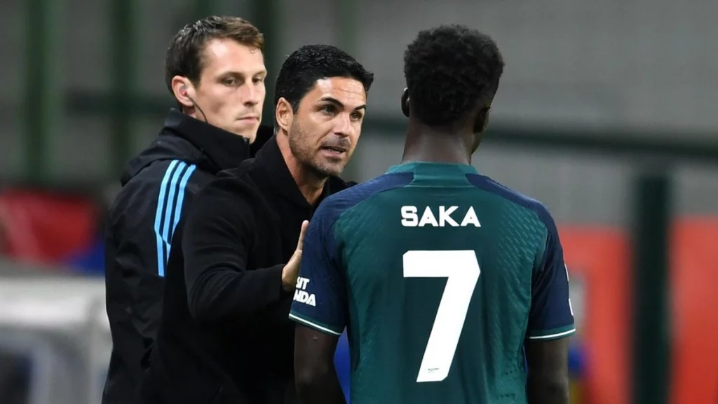 Arteta expressa preocupação com a lesão de Saka, mas defende a seleção na derrota do Arsenal na Liga dos Campeões