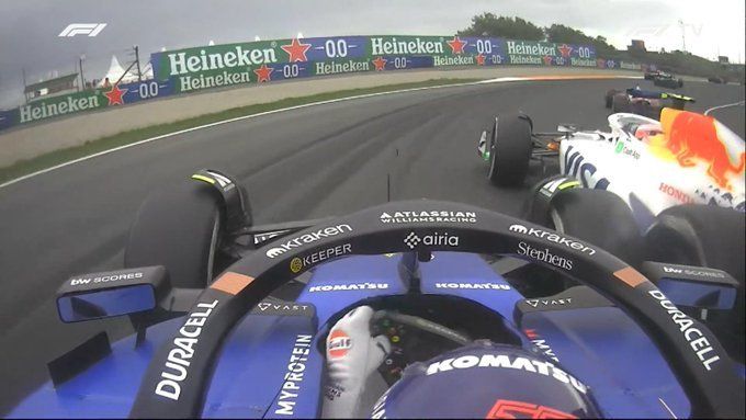 Lawson cierra a Sainz, pero el español es sancionado con 10 segundos