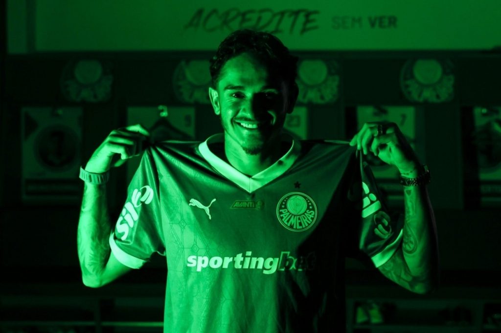 Palmeiras confirma contratação do lateral Khellven