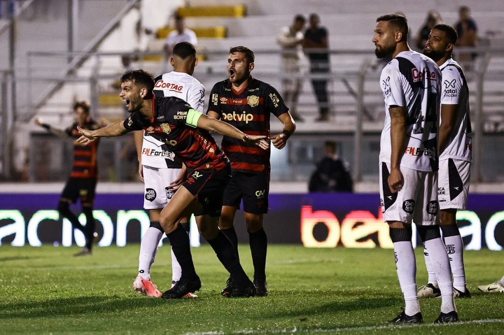 Rafael Thyere renova por mais um ano com o Sport