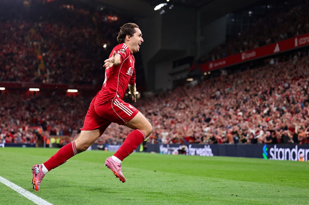 Liverpool abre vantagem, leva susto do Bournemouth, mas abre Premier League com vitória