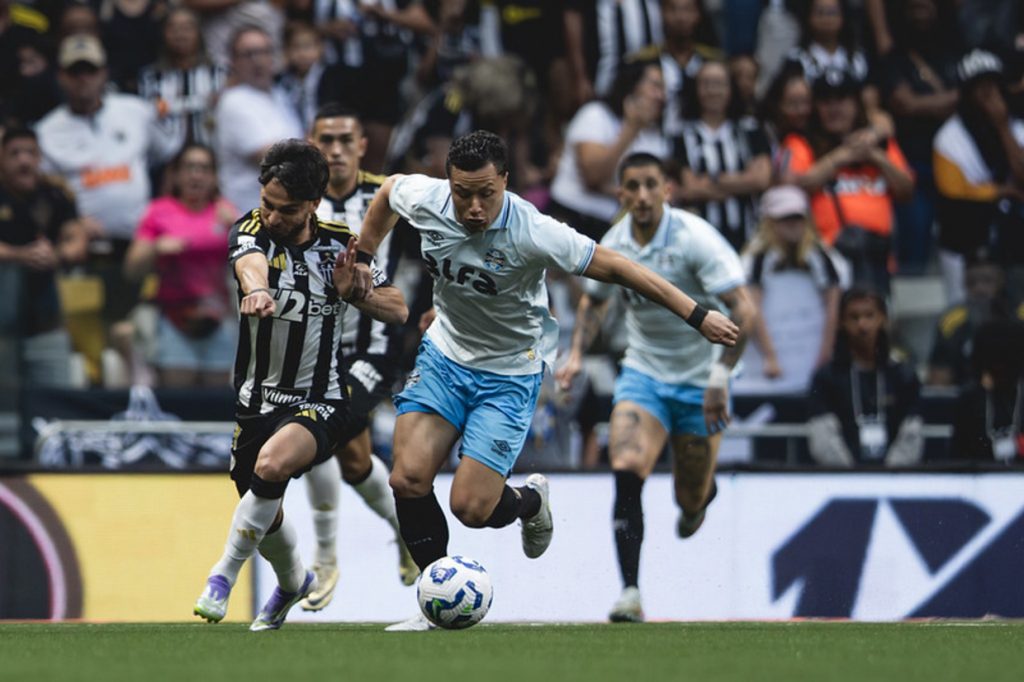 Grêmio vence Galo em BH e se recupera no Brasileirão