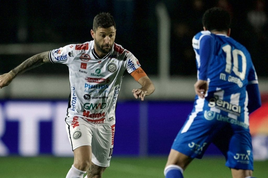 Pouco eficientes, Operário e Avaí empatam sem gols em Ponta Grossa