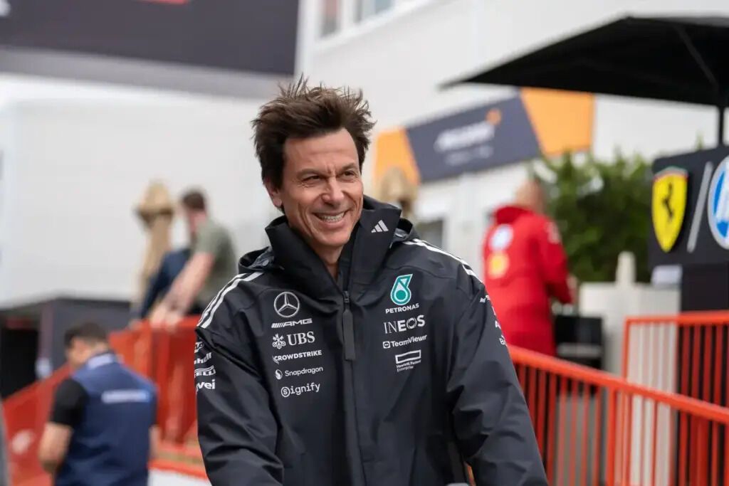 El ‘lucky bastard’ con el que Toto Wolff felicitó a Williams por el podio de Sainz