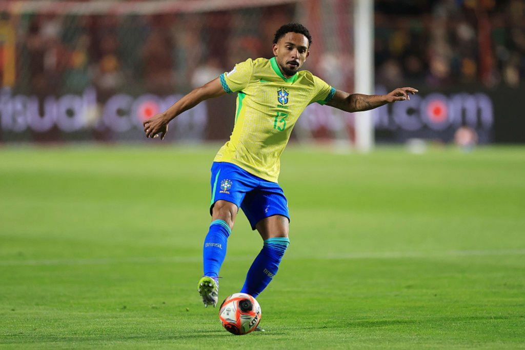 Ancelotti convoca Vitinho, do Botafogo, como substituto de Vanderson na seleção