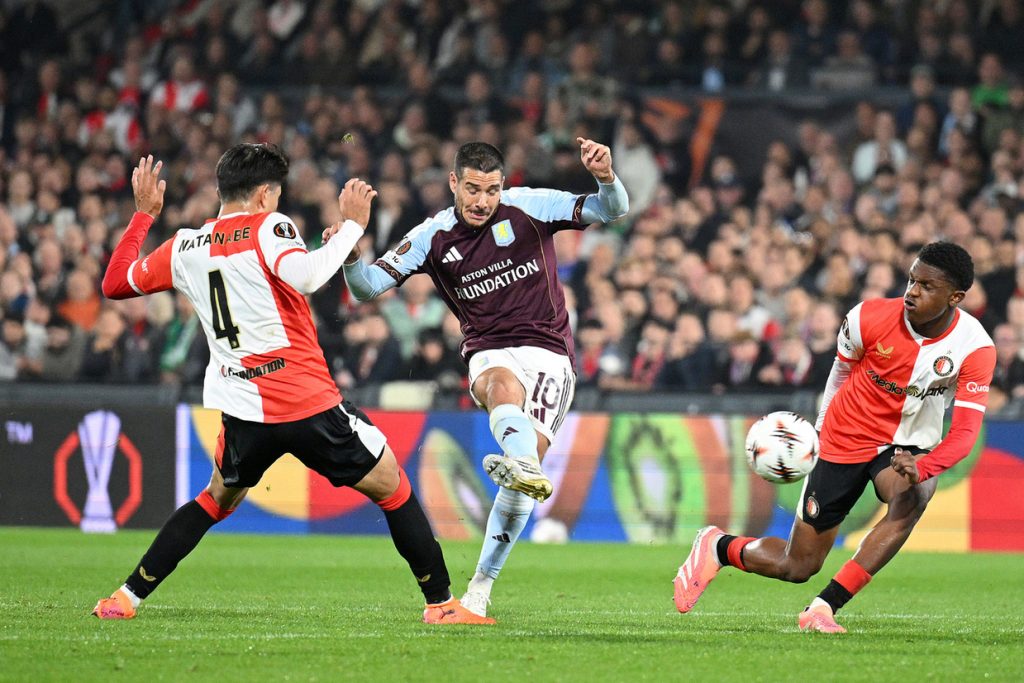 Aston Villa impõe segunda derrota ao Feyenoord; Lyon e Porto seguem 100%  na Europa League