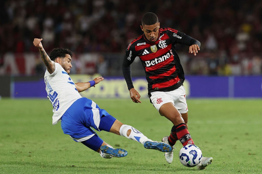Em ‘duelo de titãs’ no Maracanã, Fla e Cruzeiro lutam, mas não tiram o zero do placar