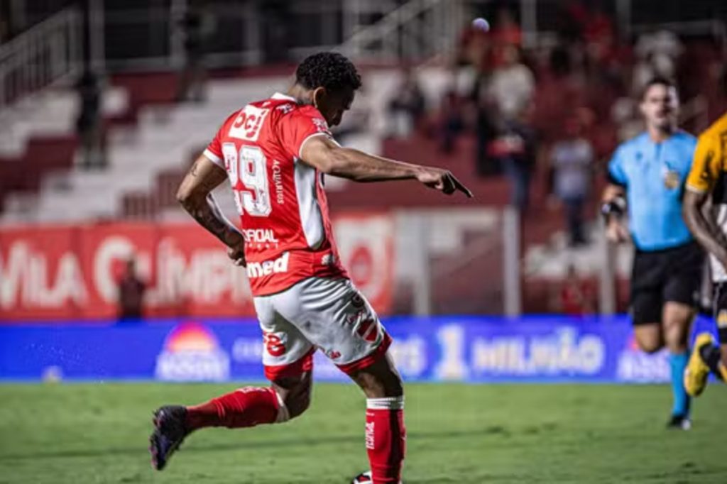 Vila Nova empata com o Criciúma e ameaça liderança catarinense na Série B
