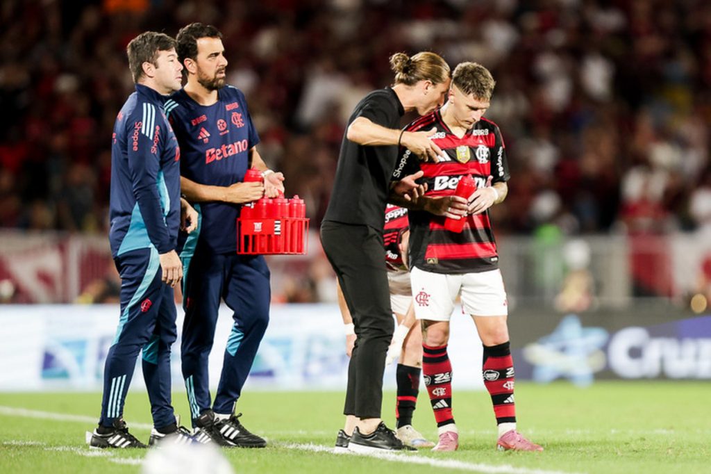 Filipe Luís vê jogo com ‘intensidade europeia’ e lamenta pontos perdidos