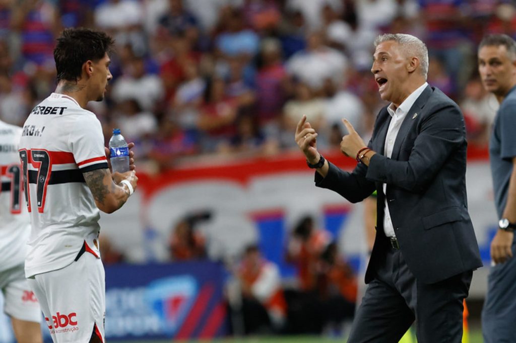 Crespo valoriza fim do jejum, descarta crise, e pede que falem menos de Luciano