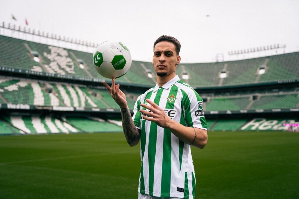 Em alta no Betis, Antony assume responsabilidade por insucesso no United: ‘Extracampo afetou’