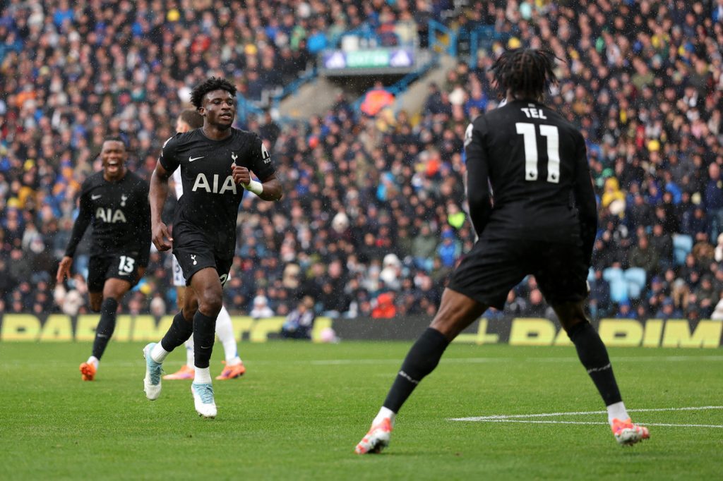Kudus comanda vitória do Tottenham e encerra invencibilidade do Leeds em casa