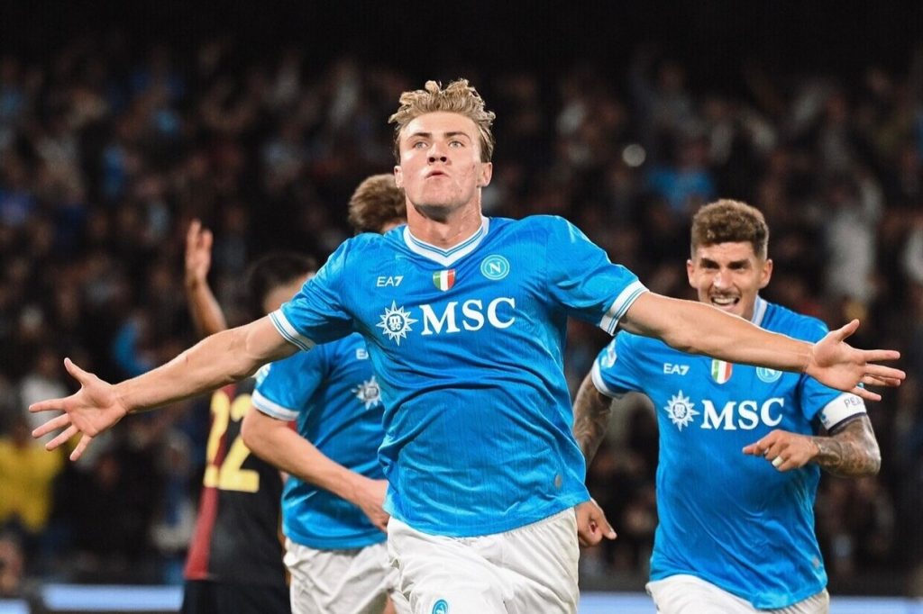 Napoli bate Genoa e retoma a liderança da Serie A