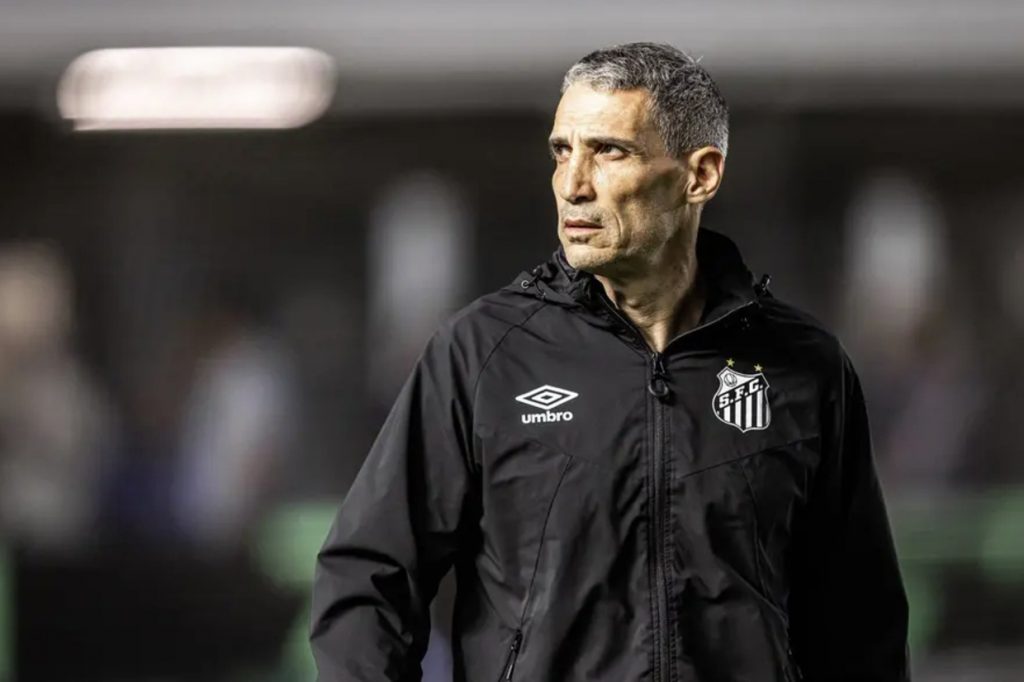 Pelo Santos, Vojvoda mantém sofrimento diante do Ceará e completa 10 jogos sem vencer o Vozão