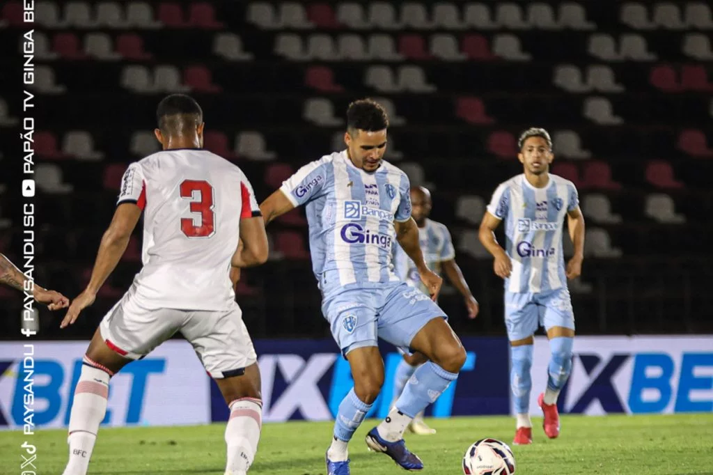 Botafogo marca no fim, afunda Paysandu e fica mais perto de deixar o Z4