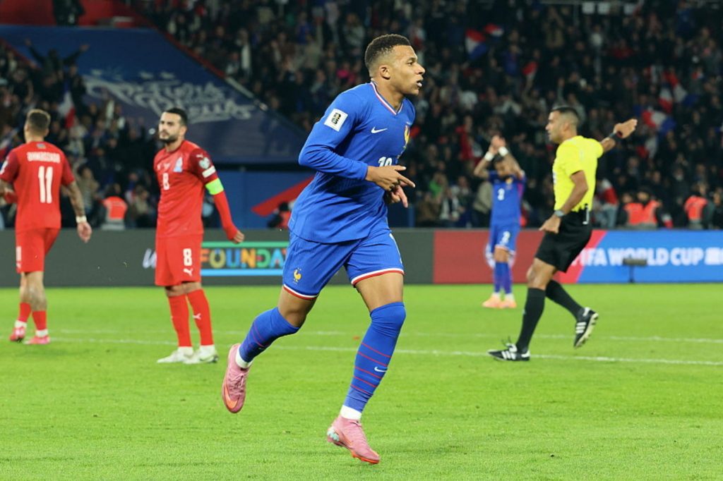 Mbappé destrava ferrolho, França bate Azerbaijão e encaminha vaga para Copa do Mundo
