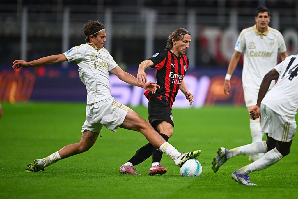 Milan é surpreendido, sofre contra o lanterna Pisa e só evita derrota nos acréscimos