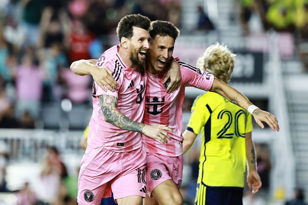 Inter Miami vence o Nashville com dois de Messi e larga em vantagem nos playoffs da MLS