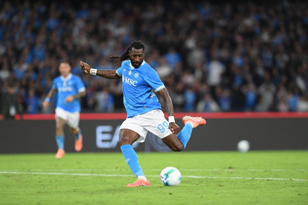 Napoli vence clássico intenso com a Inter e assume liderança no Italiano