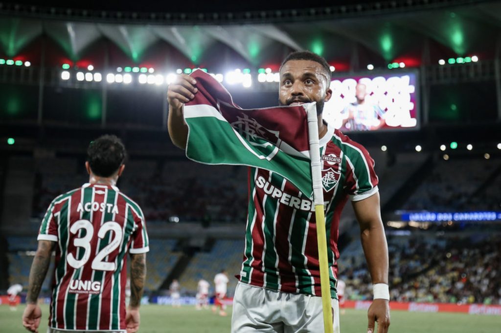Fluminense bate Internacional e fica perto do G6 do Brasileirão
