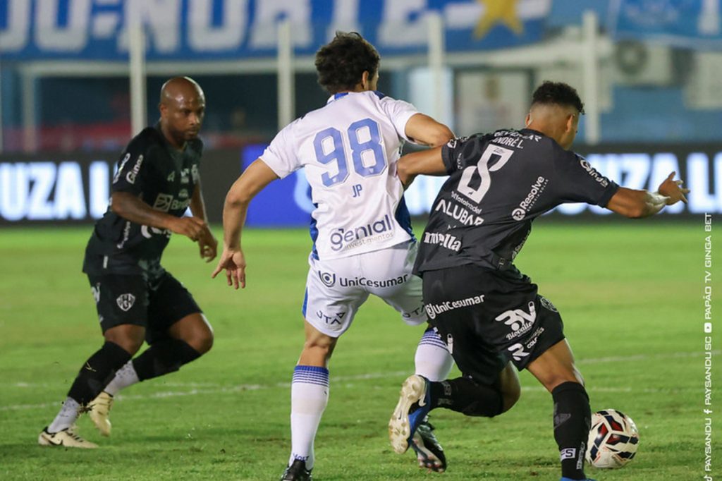 Avaí deixa Paysandu na beira do precipício