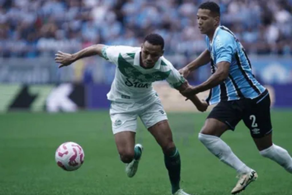 Carlos Vinícius comanda e Grêmio supera o Juventude no confronto gaúcho