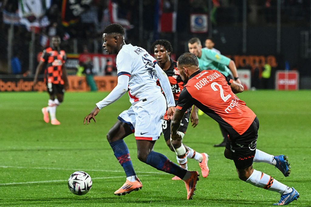 Pouco inspirado, PSG só empata com Lorient e tem liderança em risco no Francês