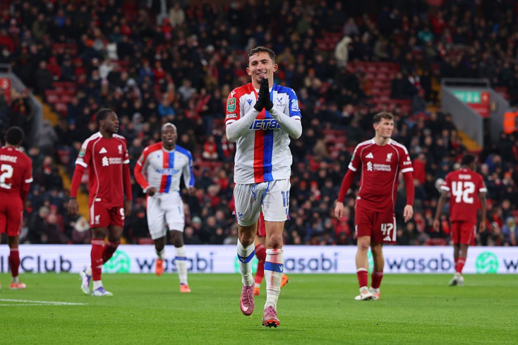 Palace é cirúrgico, cala Anfield e elimina Liverpool da Copa da Liga Inglesa