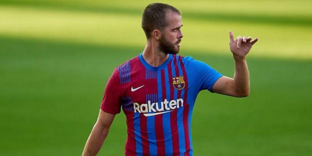 El ex del Barça Pjanic, sin equipo, pasa por Turín