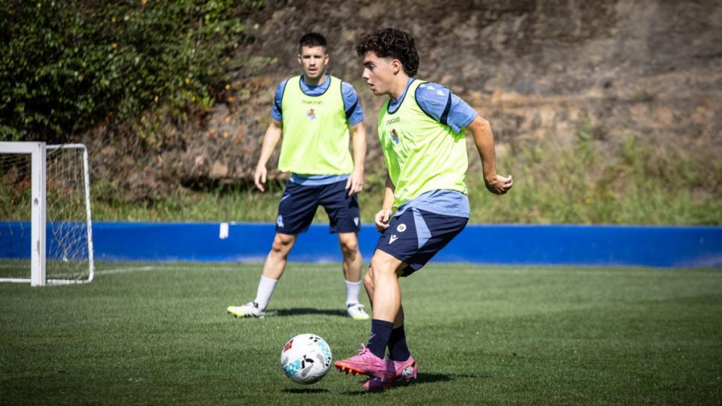 La Real se entrena con 12 jugadores del Sanse y el estreno de un juvenil